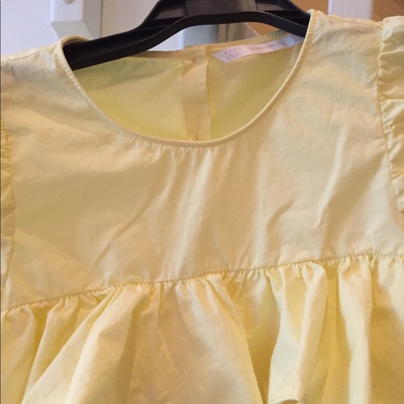 **SOLD**Zara Yellow Ruffled Crop Top - Picture 3 of 9
